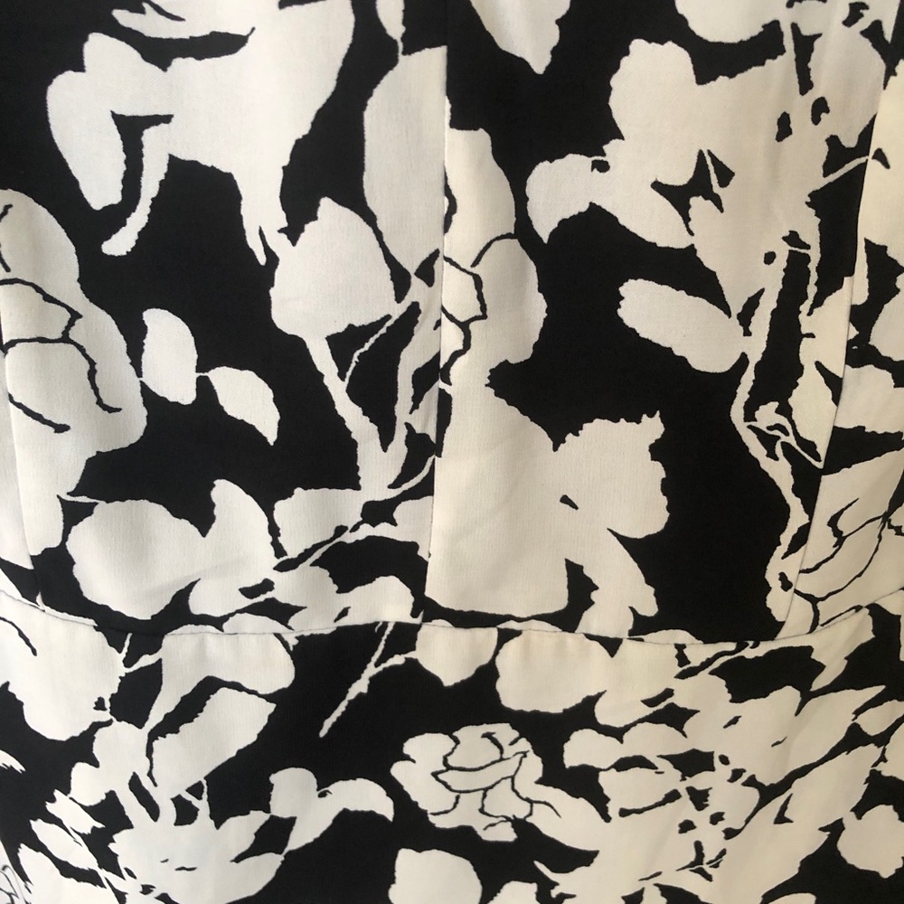 Sam Edelman Asymmetrical Black and White Floral Ruffle Sleeve Dress size 8 - Picture 5 of 11